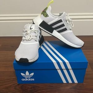 ADIDAS NMD_R1 SHOES